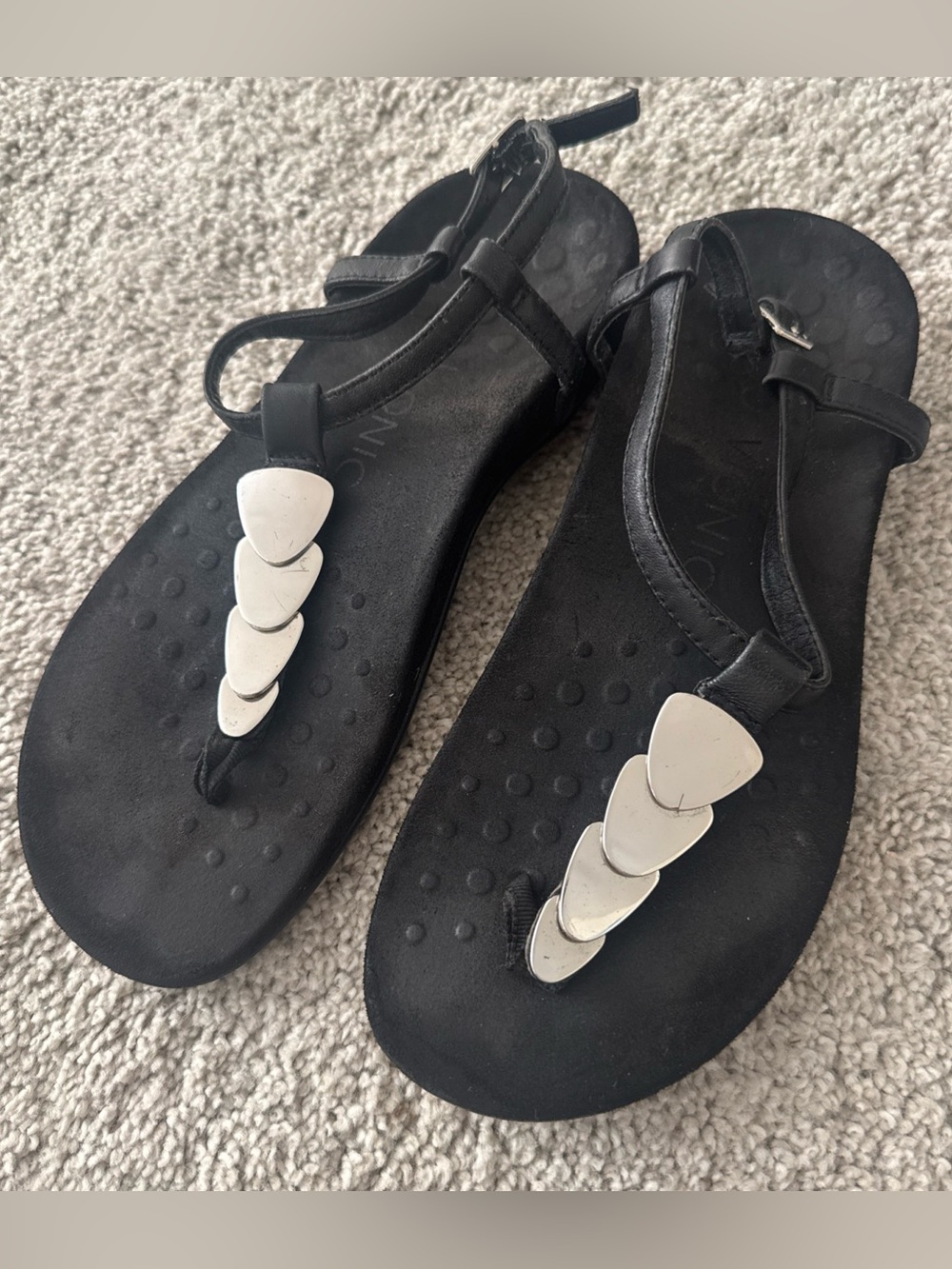 Vionic Miami Thong Sandals Black Silver Medallion Ankle Strap Size 8
